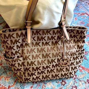 Michael Kors Zip Tote